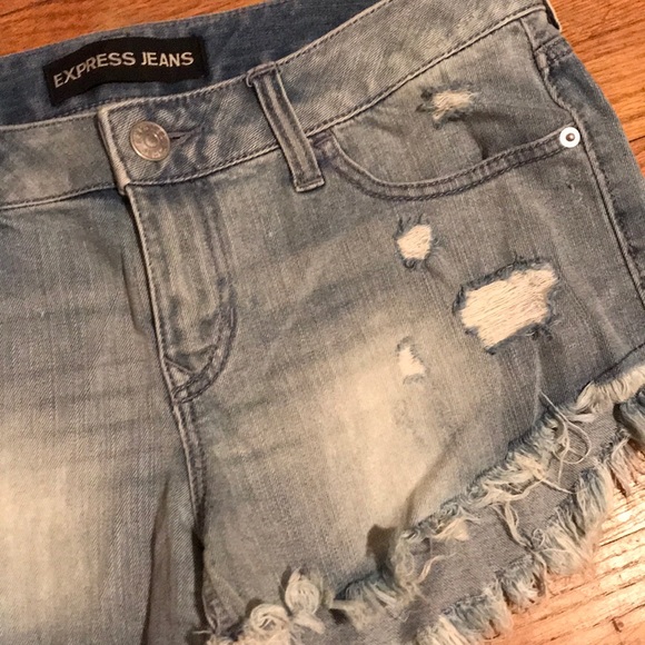 Sale ! Express jeans shorts size 6. EUC - Picture 2 of 4